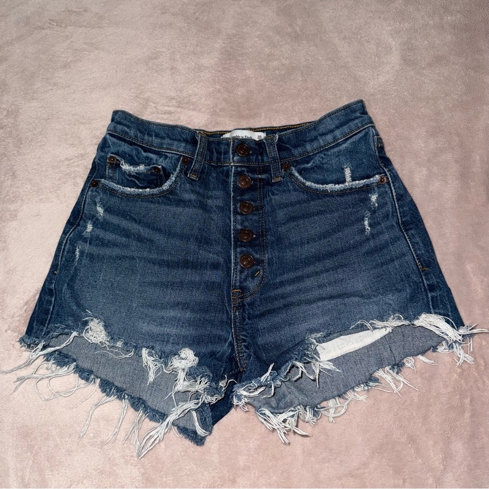 Abercrombie & fitch high rise distressed fray mom short size 0/ 25